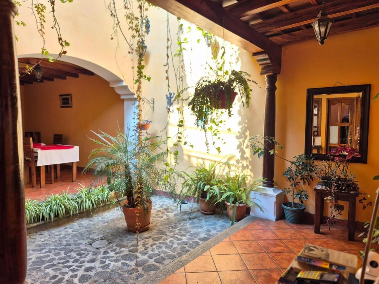 Hotel Casa Sofia Антигуа-Гватемала Экстерьер фото