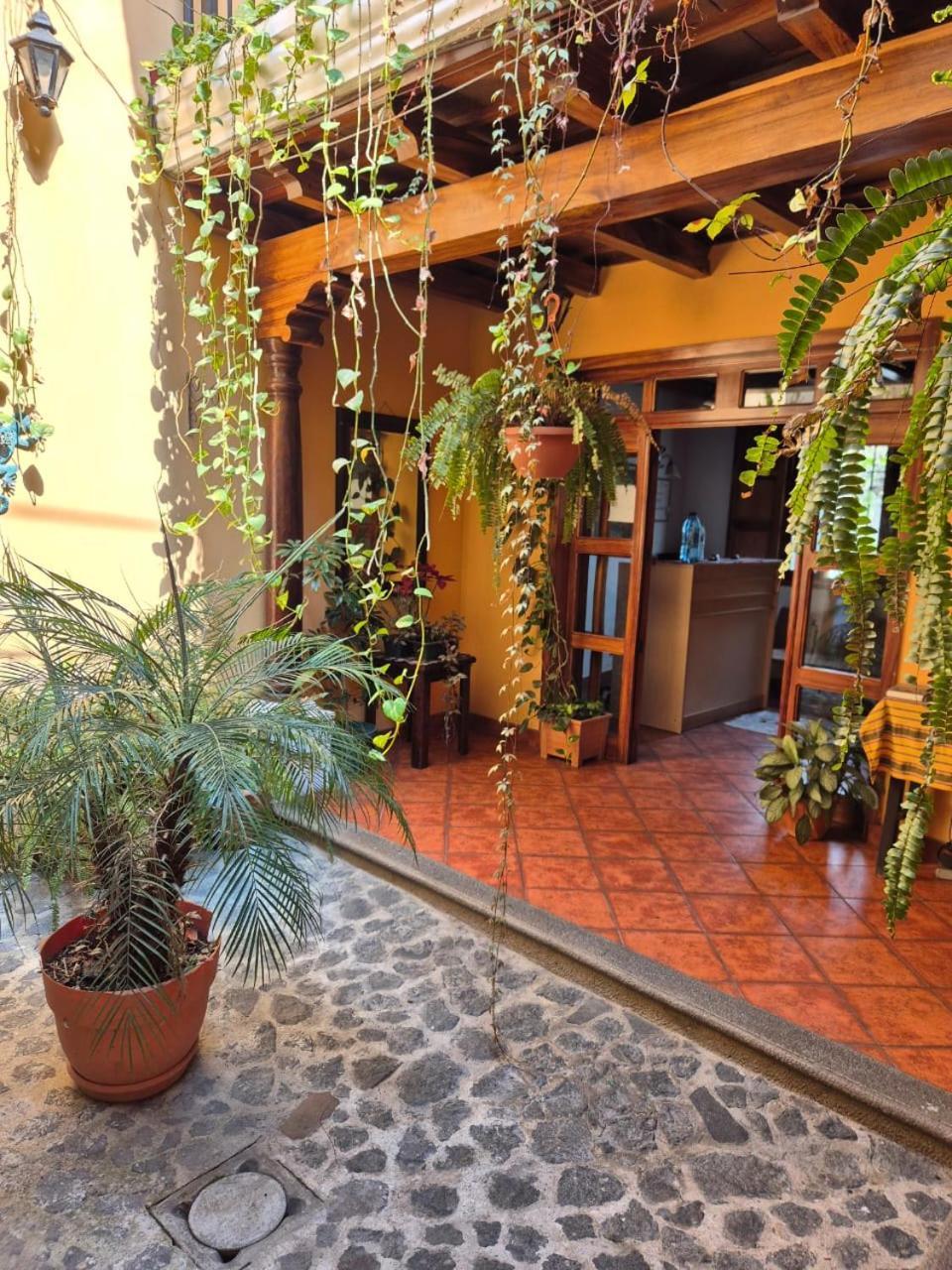 Hotel Casa Sofia Антигуа-Гватемала Экстерьер фото